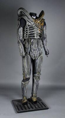 ALIENS (1986) - Alien Warrior Suit