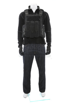 Lot # 50: Alejandro's (Benicio Del Toro) Convoy Ambush Costume