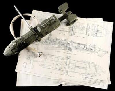 STARSHIP TROOPERS (1997) - Federation Corvette Transport Model Miniature and Rodger Young Printed Drafting