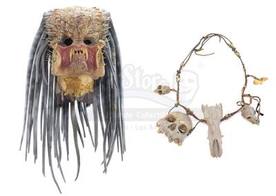 Lot #34 - AVP: ALIEN VS. PREDATOR (2004) - Ancient Predator (Ian Whyte) Mask and Necklace