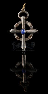 ROBIN HOOD: PRINCE OF THIEVES (1991) - Robin Hood's (Kevin Costner) Cross Pendant