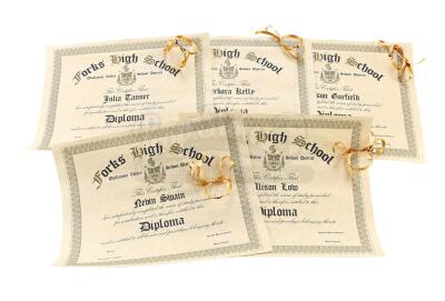 THE TWILIGHT SAGA: ECLIPSE (2010) - Set of Five Forks High School Diplomas