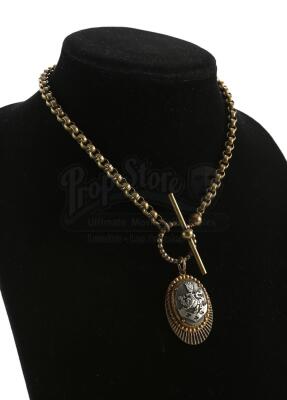 THE TWILIGHT SAGA: BREAKING DAWN PART 1 (2011) - Rosalie Hale's Cullen Crest Necklace